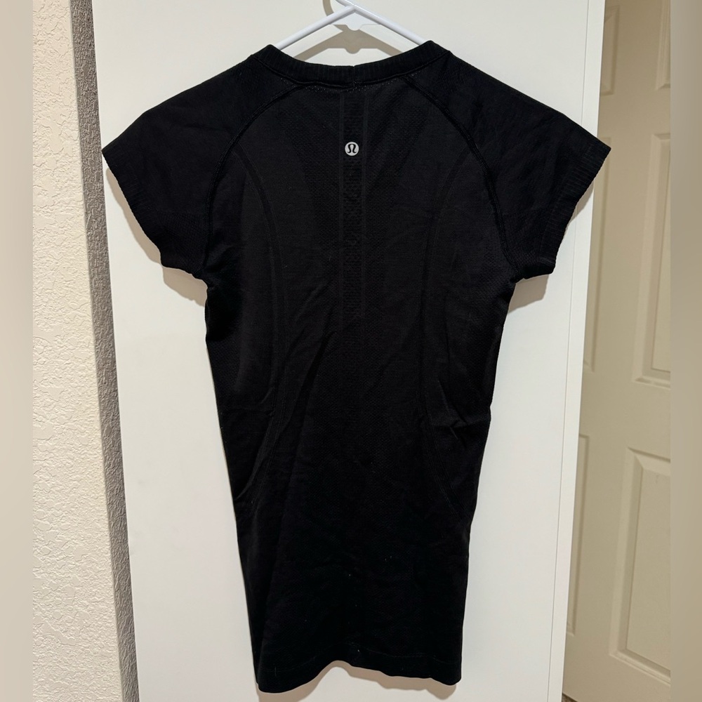 Lululemon Black Swiftly Tech short sleeve shirt